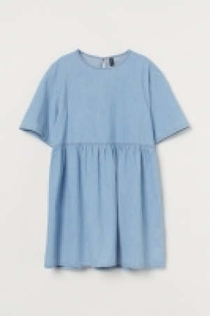 Gerades Kleid