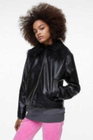 HM  Jacke mit flauschigem Kragen