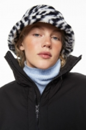 HM  Bucket Hat