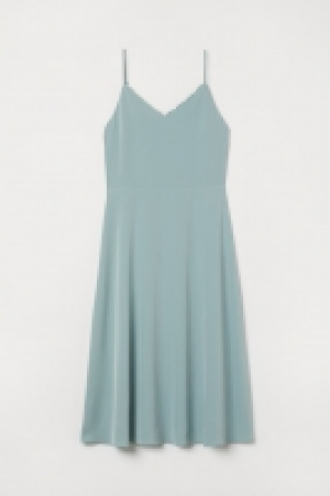 Kleid mit Bogenkanten