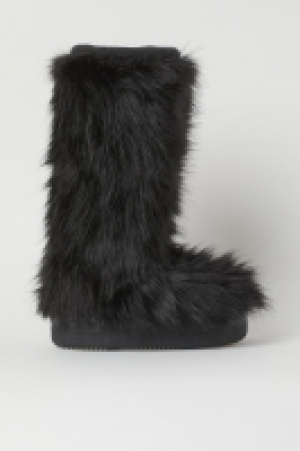 Stiefel mit Fellimitat CHF 34.95