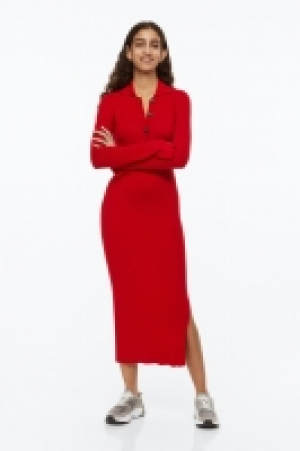 Rippstrickkleid mit Kragen CHF 13.95