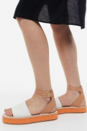 Espadrilles mit Stickerei CHF 22.95