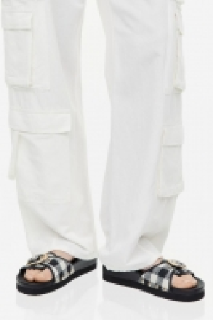 Sandalen mit Nieten CHF 9.95