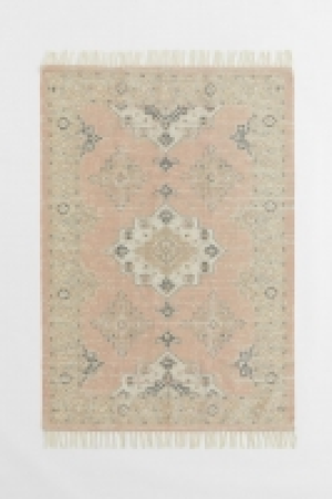 Gemusterter Teppich mit Fransen CHF 94.95