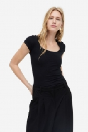 T-Shirt mit U-Ausschnitt CHF 6.95