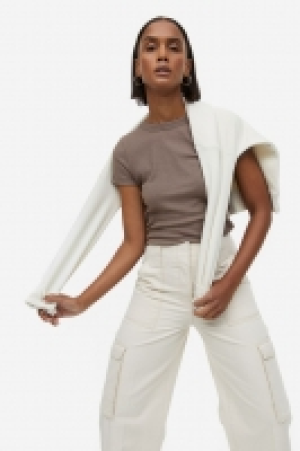 Geripptes T-Shirt aus Modalmix CHF 9.95