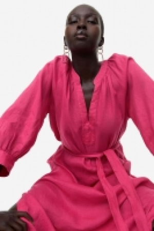 Leinenkleid mit Gürtel CHF 37.95