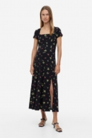 HM  MAMA Kleid mit eckigem Ausschnitt