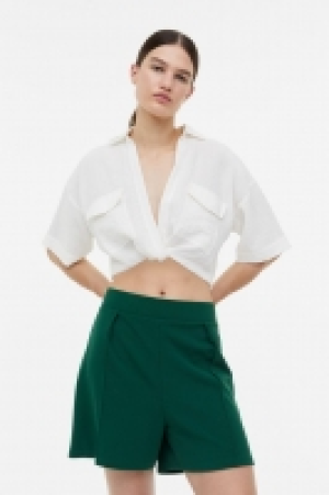 Shorts mit Bundfalten CHF 8.95