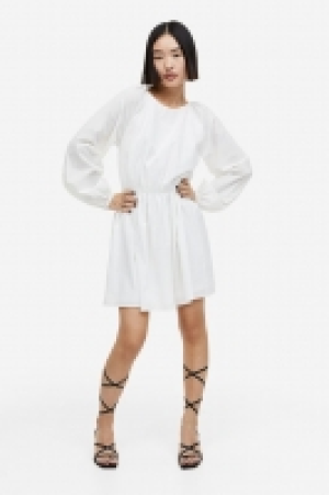 Rückenfreies Kleid mit Ballonärmeln CHF 7.95