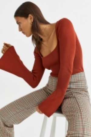 Pullover mit ausgestellten Ärmeln CHF 18.95