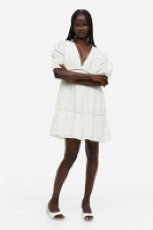 HM  Voluminöses Kleid mit Spitzendetails