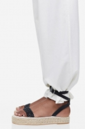Espadrilles mit Flechtdetail CHF 13.95