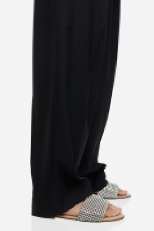 Pantoletten mit Strassverzierung CHF 24.95