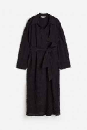 Wickelkleid mit Webstruktur