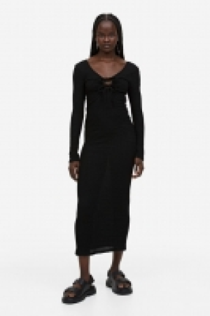Kleid in Strukturstrick mit Bindedetail CHF 9.95