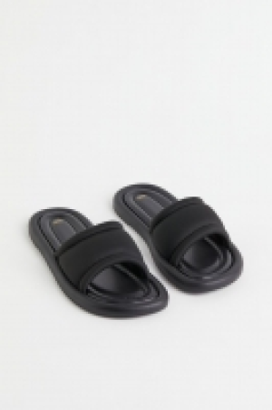 Slipper aus Lederimitat CHF 9.95