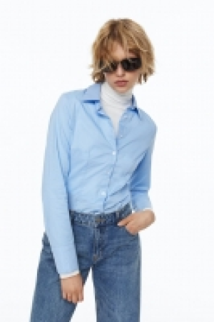 Figurbetonte Bluse aus Popeline CHF 6.95