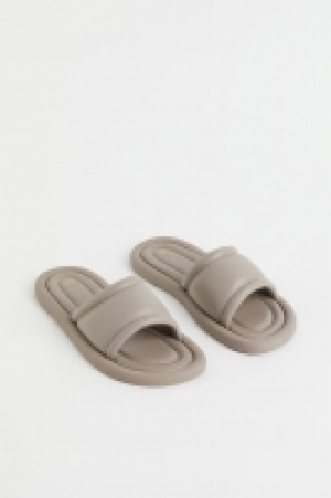 Slipper aus Lederimitat CHF 17.95