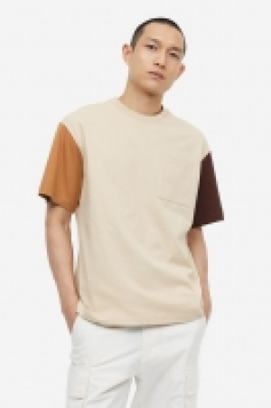 HM  T-Shirt mit Brusttasche in Relaxed Fit