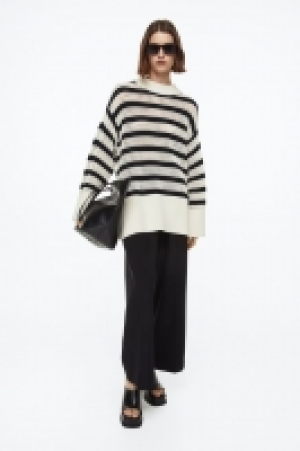 Oversized Pullover in Ajourstrick CHF 55.95