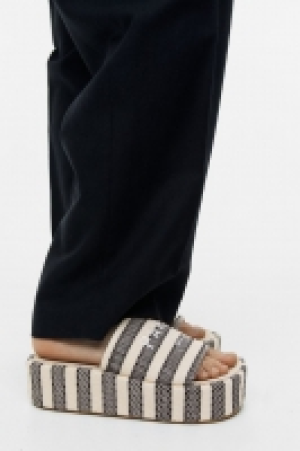 Plateau-Sandalen mit Stickerei CHF 33.95