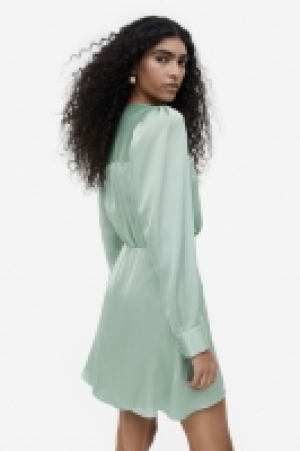 Gerafftes Satinkleid CHF 28.95