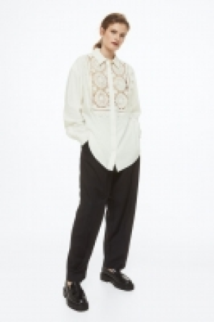Bluse mit Spitzendetail CHF 46.95