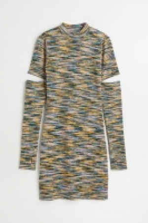 Geripptes Strickkleid
