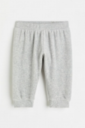 HM  Joggers aus Velours