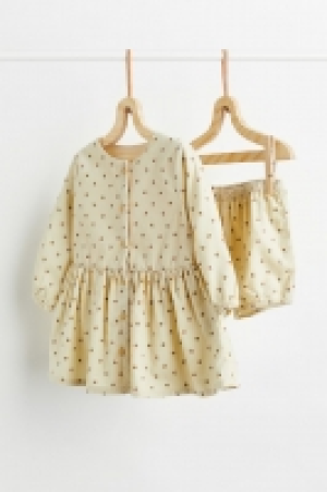 Kleid und Höschen aus Baumwollcord