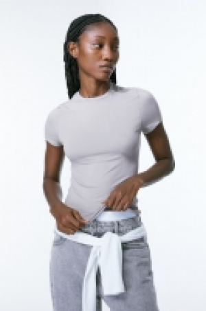 Figurbetontes T-Shirt CHF 9.95