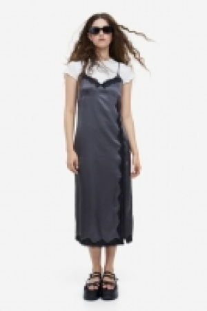Slipdress aus Satin mit Spitzenbesatz