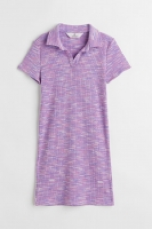 Geripptes Jerseykleid mit Kragen