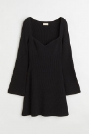 Geripptes Strickkleid CHF 55.95