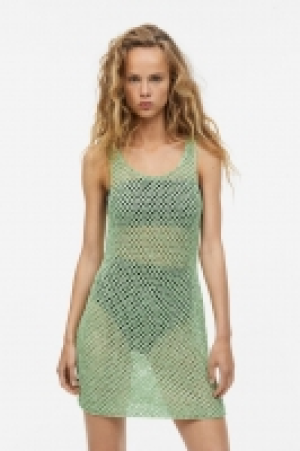 Glitzerndes Kleid aus Ajourstrick