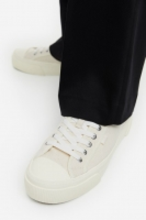 Sneaker aus Canvas