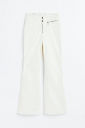 Ausgestellte Skihose