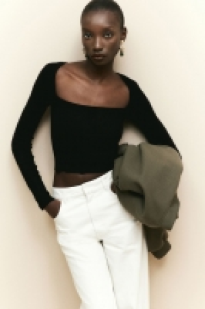 Crop-Shirt mit eckigem Ausschnitt CHF 9.95