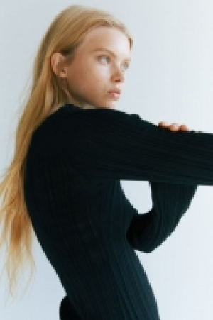 Luftiges Turtleneck-Shirt in Rippstrick CHF 9.95