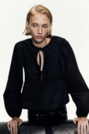 Peplumshirt mit Bindebändern CHF 28.95