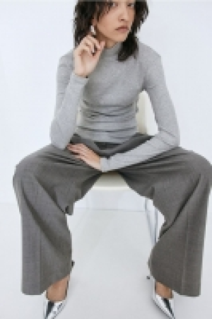 HM  Geripptes Rollkragenshirt
