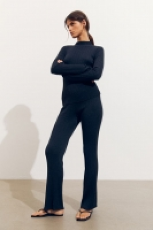 HM  Rib-knit flared trousers