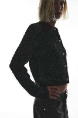HM  Flauschiger Cardigan mit Strassknöpfen