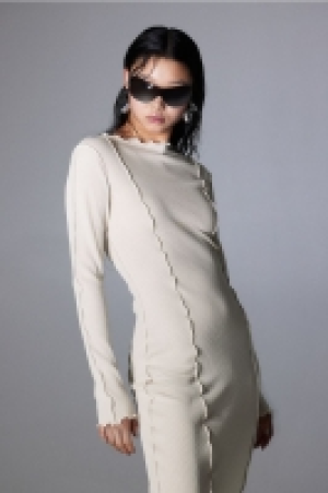 Rippstrickkleid mit Overlockdetail CHF 26.95