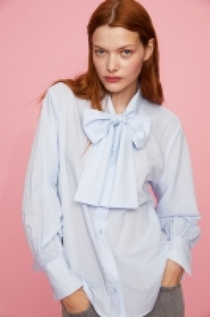 Bluse mit Schleifenkragen CHF 33.95