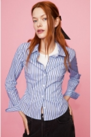 Figurbetonte Bluse aus Popeline CHF 9.95