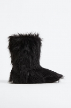 Flauschige Stiefel mit Warmfutter CHF 19.95
