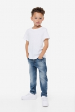 Relaxed Tapered Fit Jeans CHF 18.95